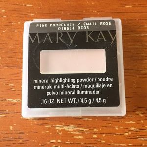 Pink Porcelain mineral highlighting powder